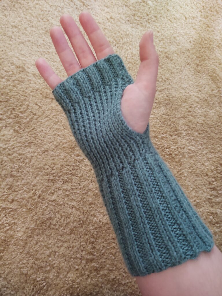 Thumbless half mittens